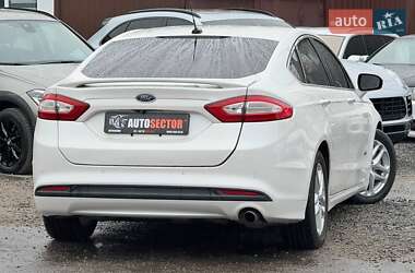 Седан Ford Fusion 2015 в 
