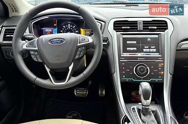 Седан Ford Fusion 2015 в 