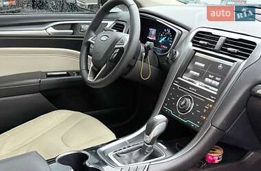 Седан Ford Fusion 2015 в 