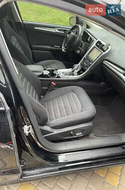 Седан Ford Fusion 2015 в 