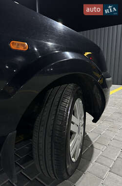 Хетчбек Ford Fusion 2006 в 