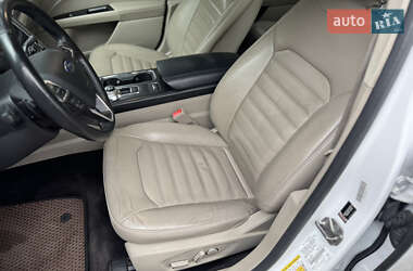 Седан Ford Fusion 2016 в 