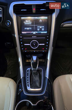Седан Ford Fusion 2015 в 