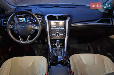 Седан Ford Fusion 2015 в 