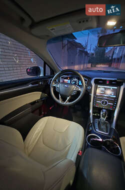 Седан Ford Fusion 2015 в 