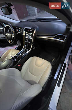 Седан Ford Fusion 2015 в 