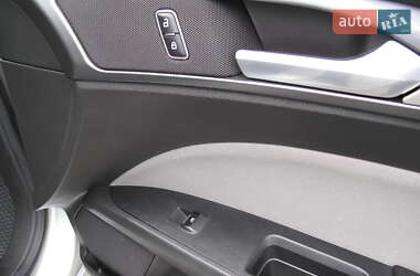 Седан Ford Fusion 2016 в 