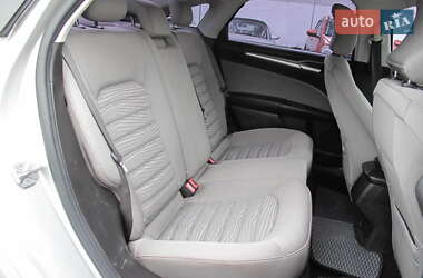 Седан Ford Fusion 2016 в 