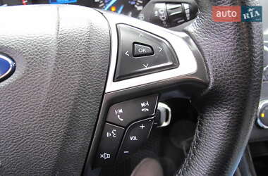 Седан Ford Fusion 2016 в 