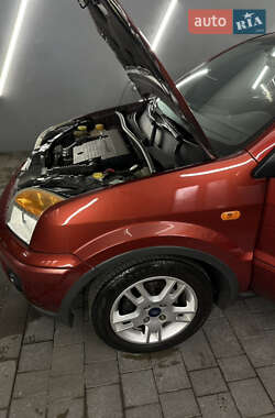 Хетчбек Ford Fusion 2006 в 