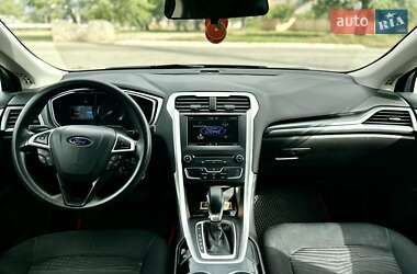 Седан Ford Fusion 2015 в 