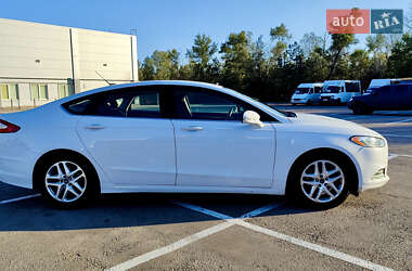 Седан Ford Fusion 2016 в 