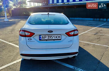 Седан Ford Fusion 2016 в 