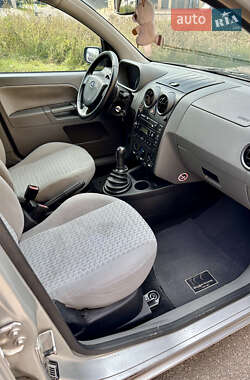 Хетчбек Ford Fusion 2003 в 