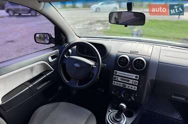 Хэтчбек Ford Fusion 2004 в 