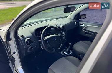 Хэтчбек Ford Fusion 2004 в 