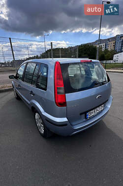 Хэтчбек Ford Fusion 2004 в 