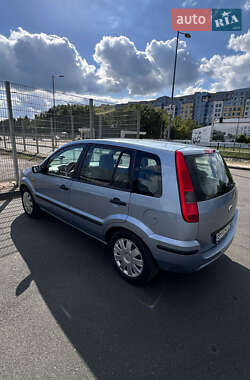 Хэтчбек Ford Fusion 2004 в 