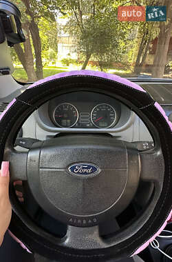 Хэтчбек Ford Fusion 2004 в 