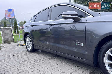Седан Ford Fusion 2016 в 