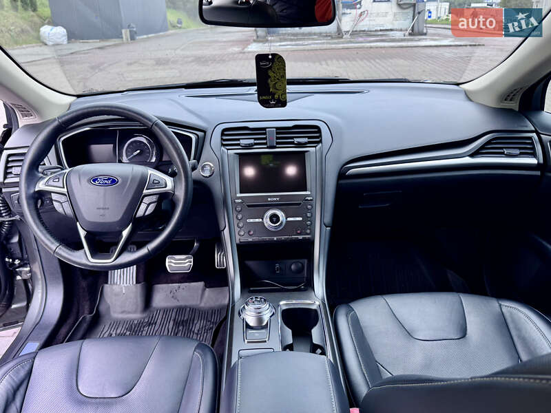 Седан Ford Fusion 2016 в Львове