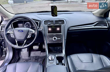 Седан Ford Fusion 2016 в 