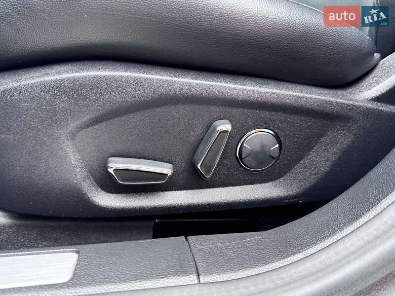 Седан Ford Fusion 2016 в Львове