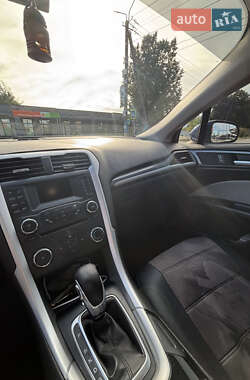Седан Ford Fusion 2015 в 