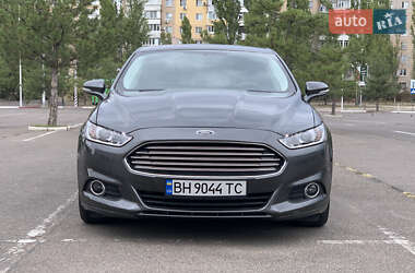 Седан Ford Fusion 2015 в 