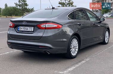 Седан Ford Fusion 2015 в 