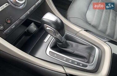 Седан Ford Fusion 2015 в 