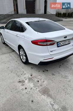 Седан Ford Fusion 2018 в 
