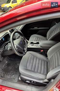 Седан Ford Fusion 2016 в 