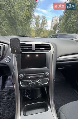 Седан Ford Fusion 2016 в 