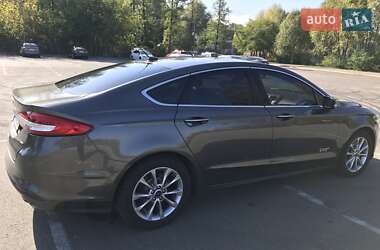 Седан Ford Fusion 2016 в 