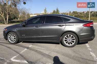 Седан Ford Fusion 2016 в 