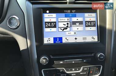Седан Ford Fusion 2016 в 