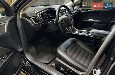Седан Ford Fusion 2017 в 