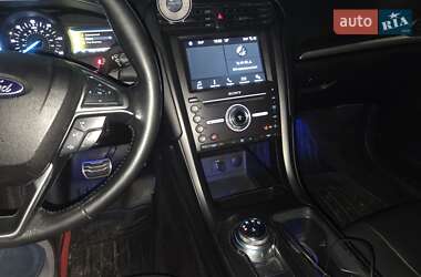 Седан Ford Fusion 2016 в 