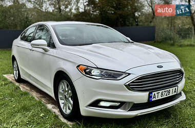 Седан Ford Fusion 2016 в 