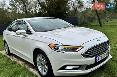 Седан Ford Fusion 2016 в 