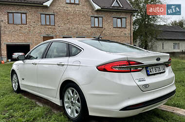 Седан Ford Fusion 2016 в 