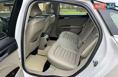 Седан Ford Fusion 2016 в 