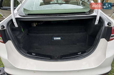 Седан Ford Fusion 2016 в 