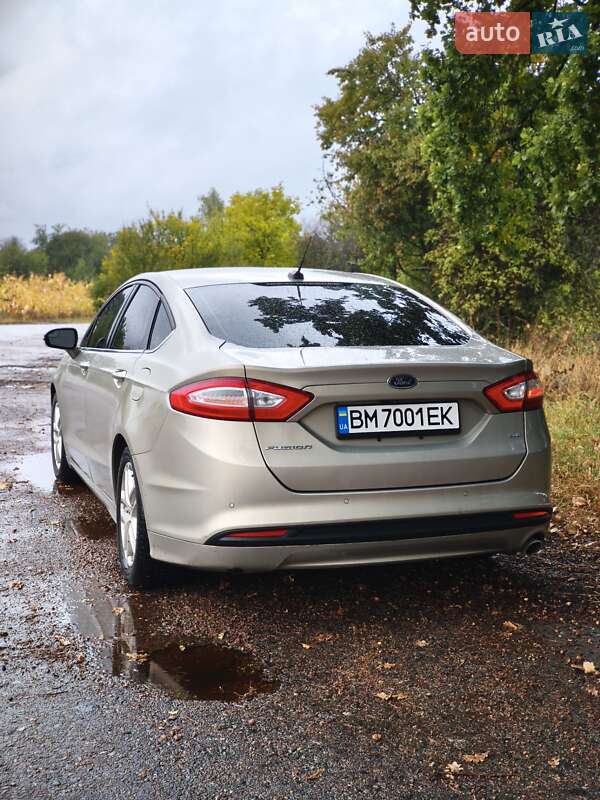 Седан Ford Fusion 2015 в Ромнах