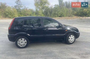 Хэтчбек Ford Fusion 2003 в 