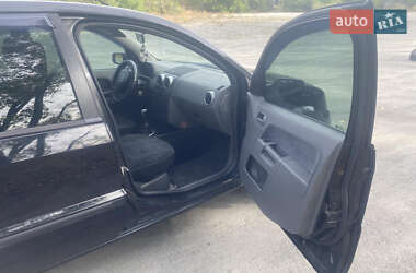 Хэтчбек Ford Fusion 2003 в 