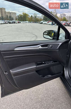 Седан Ford Fusion 2015 в 