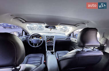 Седан Ford Fusion 2017 в 