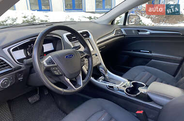 Седан Ford Fusion 2016 в 